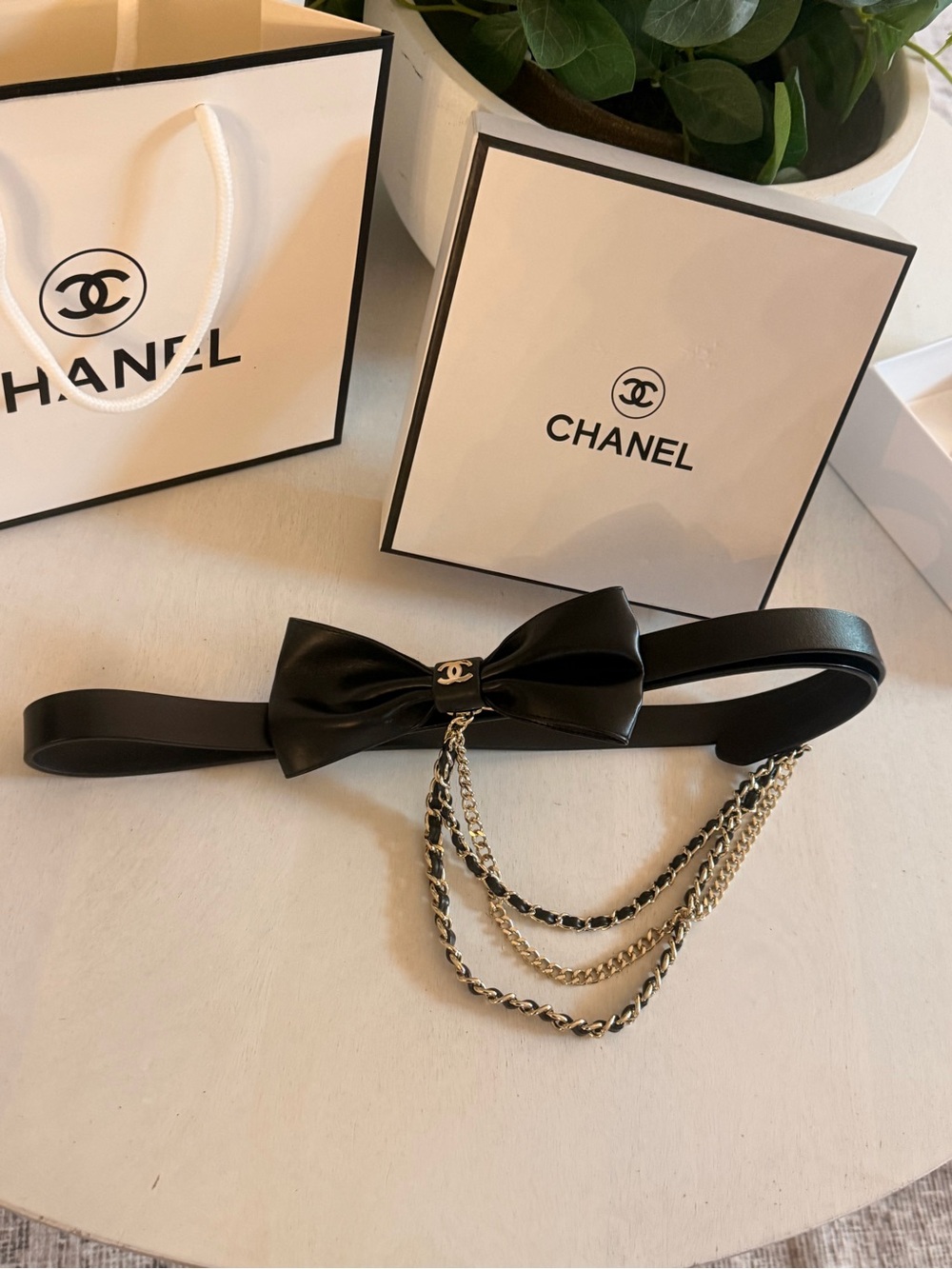 CHANEL Black Leather Bow Belt with Gold-Tone Chain Drapes - Picture 1 of 8